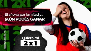 Banner promocional donde se muestra a una mujer con camiseta deportiva sosteniendo un balón de fútbol bajo el brazo, sonriendo con un gesto de alivio mientras cubre sus ojos con la mano y se incluyen los textos:  "El año va por la mitad y... ¡AÚN PODÉS GANAR!" junto con la frase "Quiero mi 2x1".